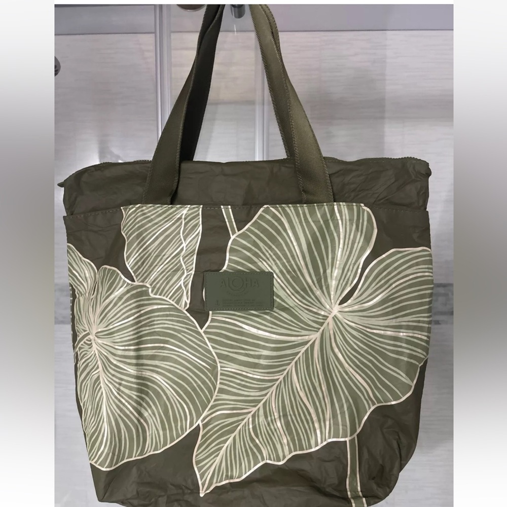 Aloha Collection Day Tripper bag and pouch Green Launui pattern. New No tags